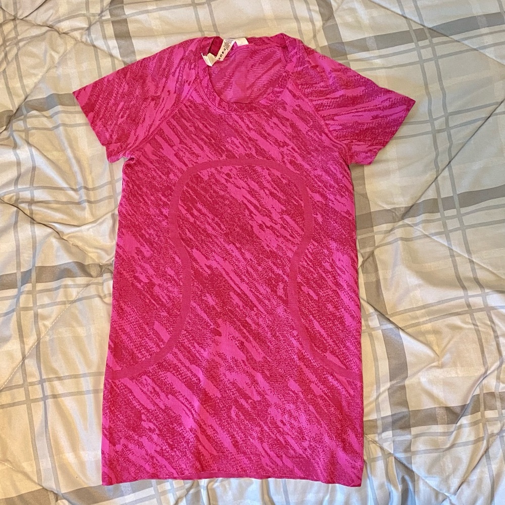 Swiftly tech short sleeve shirt pink pattern